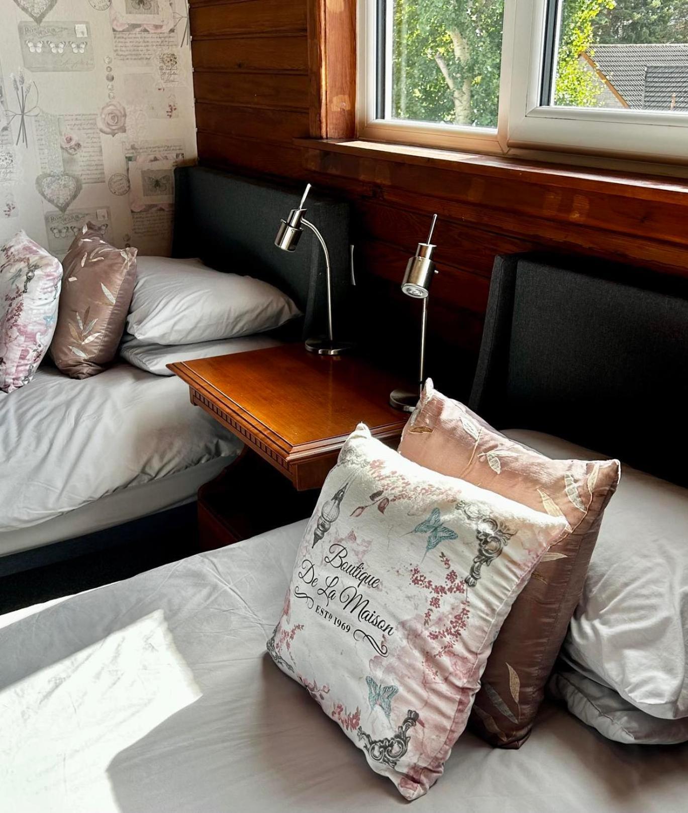 Dunroamin Bed And Breakfast อาวีมอร์ ภายนอก รูปภาพ