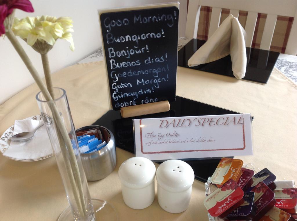 Dunroamin Bed And Breakfast อาวีมอร์ ภายนอก รูปภาพ